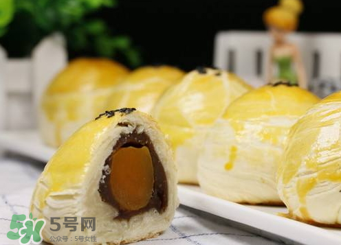 蛋黃酥可以用微波爐烤嗎？微波爐可以做蛋黃酥嗎？