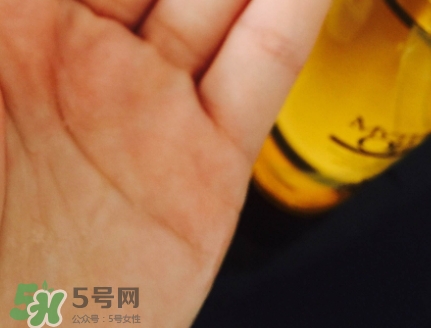 歐萊雅護(hù)發(fā)精油哪款好？歐萊雅護(hù)發(fā)精油和愛茉莉精油對(duì)比