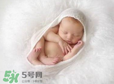 剪臍帶時(shí)寶寶會(huì)不會(huì)疼？剪臍帶寶寶疼嗎？