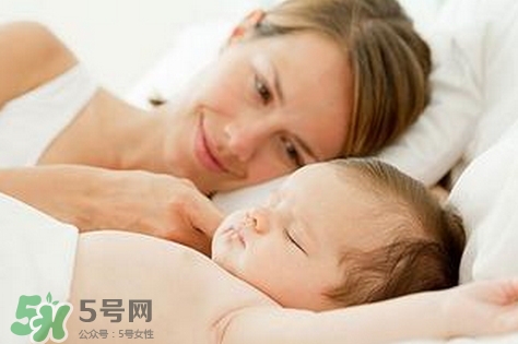 新生寶寶怎么抱？新生寶寶可以豎著抱嗎？