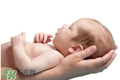 新生寶寶怎么抱？新生寶寶可以豎著抱嗎？
