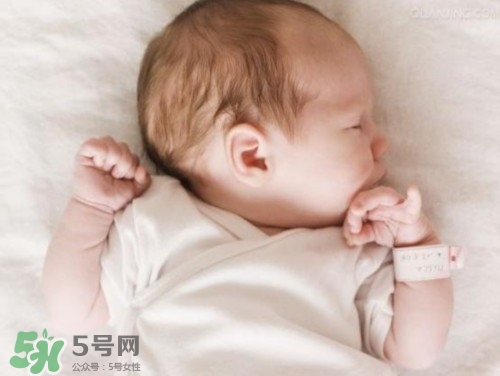 寶寶驚跳反應(yīng)什么時(shí)候消失？寶寶驚跳反射太頻繁怎么辦？