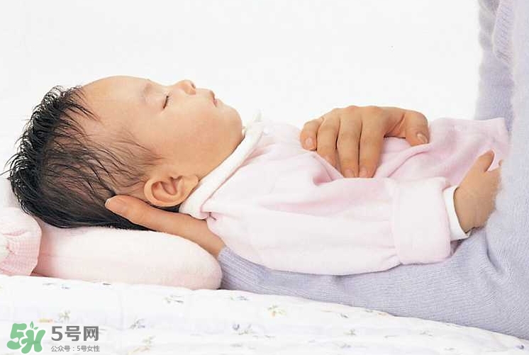 新生寶寶怎么抱？新生寶寶可以豎著抱嗎？