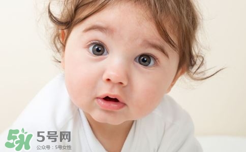 新生兒吐奶是什么原因？新生兒吐奶從鼻子出來怎么回事？