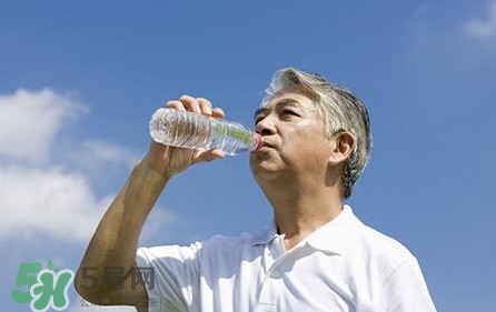 國(guó)家飲用水標(biāo)準(zhǔn)是什么？飲用水和礦泉水的區(qū)別