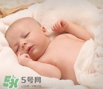 寶寶多大可以剪指甲？寶寶剪指甲的正確方法