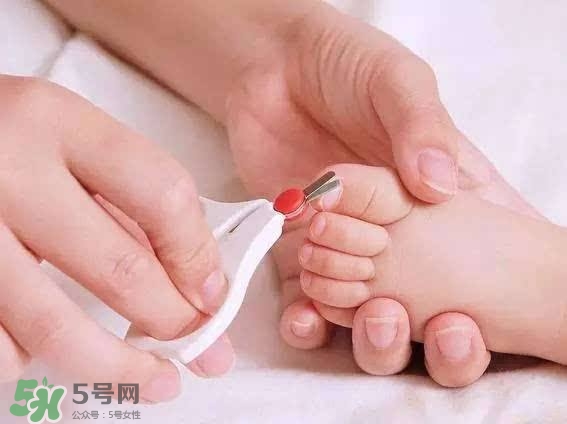 未滿月的寶寶可以剪指甲嗎？寶寶多久剪一次指甲？
