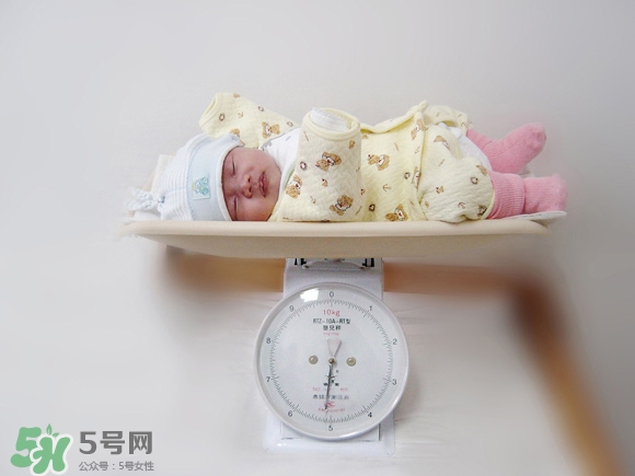 新生兒尿不濕怎么選？新生兒尿不濕什么牌子好？