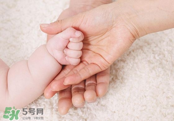 未滿月的寶寶可以剪指甲嗎？寶寶多久剪一次指甲？