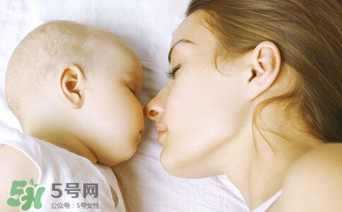 母乳到什么時候就沒營養(yǎng)了？母乳什么時候斷最好？