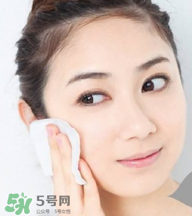 光擦保濕型化妝水就能有效保濕?怎樣正確的使用化妝水？