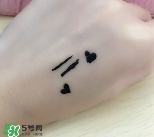 美寶蓮眼線液筆怎么樣？美寶蓮眼線液筆暈染嗎？