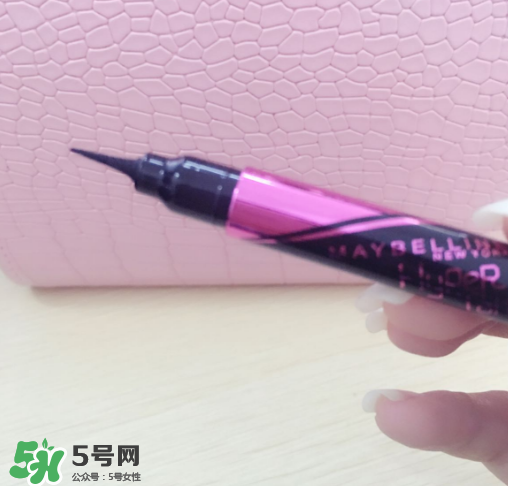 美寶蓮眼線(xiàn)液筆怎么樣？美寶蓮眼線(xiàn)液筆暈染嗎？