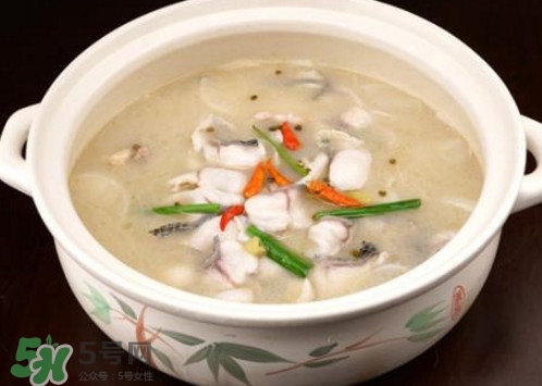 黑魚湯是發(fā)物嗎？黑魚湯可以放香菇嗎