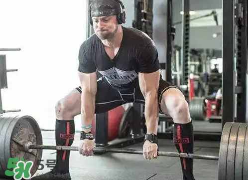 硬拉要放地上嗎？硬拉要觸地嗎？