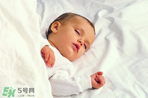 寶寶睡覺搖頭怎么回事？寶寶睡覺搖頭是缺鈣嗎？