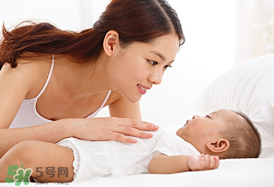 怎么哄寶寶入睡？哄寶寶睡覺的方法