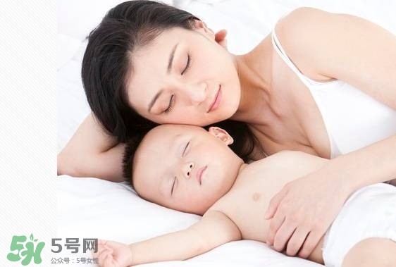 寶寶睡覺突然大哭是什么原因？寶寶睡覺突然哭醒怎么辦？