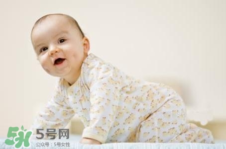 寶寶睡覺突然大哭是什么原因？寶寶睡覺突然哭醒怎么辦？