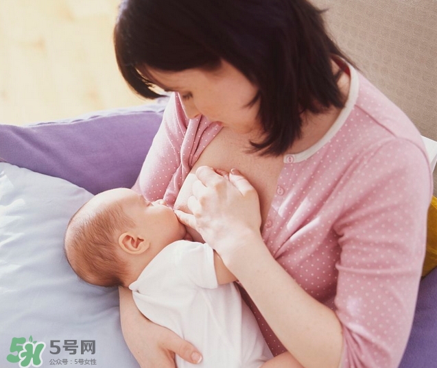 母乳喂養(yǎng)胸部會變形嗎？如何避免產(chǎn)后乳房變形？
