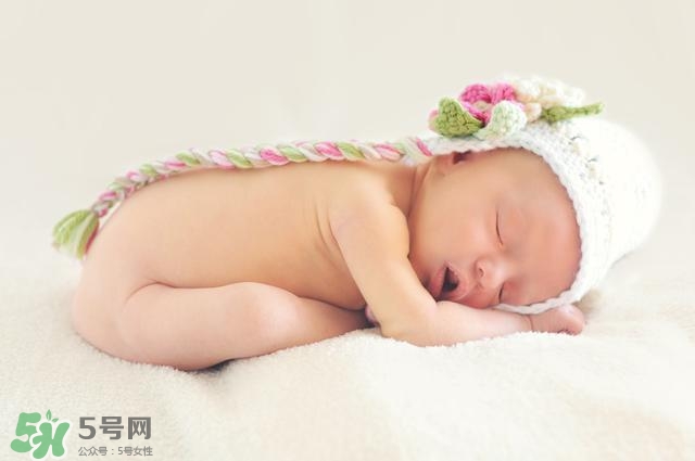 寶寶張嘴睡覺怎么回事？寶寶張嘴睡覺怎么糾正？