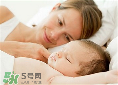 寶寶睡覺出汗多是什么原因？寶寶睡覺的常見誤區(qū)