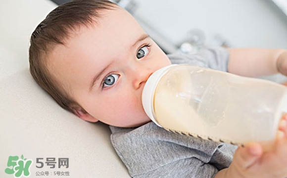 寶寶睡覺吃奶好嗎？寶寶睡覺吃奶怎么辦？