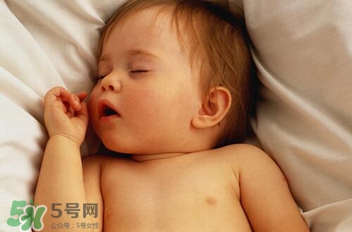 寶寶睡覺突然大哭是什么原因？寶寶睡覺突然哭醒怎么辦？