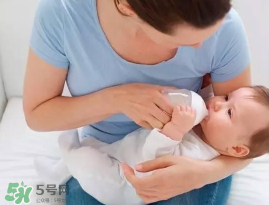 母乳喂養(yǎng)的寶寶需要喂水嗎？母乳喂養(yǎng)的重要性