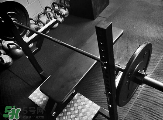 臥推怎么用胸肌發(fā)力？臥推發(fā)力技巧