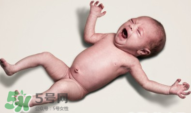 生孩子臍帶怎么剪？臍帶晚剪有什么影響？