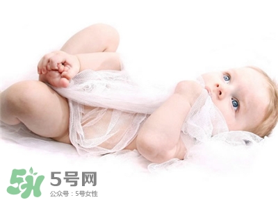 生孩子臍帶怎么剪？臍帶晚剪有什么影響？