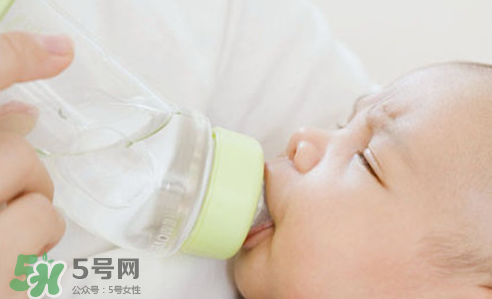 寶寶能喝礦泉水嗎？礦泉水寶寶適合寶寶喝嗎？