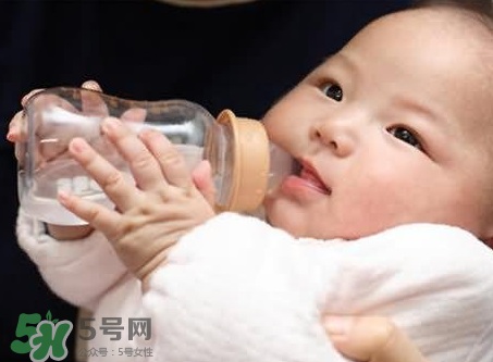 寶寶喝礦泉水好還是自來水好？寶寶喝哪種水好？