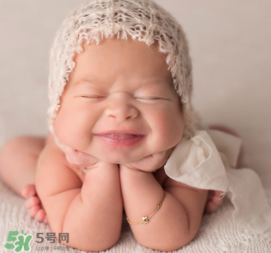 新生兒要多抱抱嗎？新生兒應(yīng)該是多抱還是多躺？