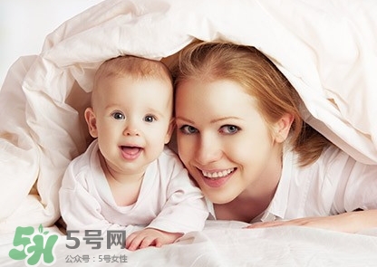 寶寶發(fā)燒出汗后可以洗澡嗎？寶寶發(fā)燒出汗好嗎？