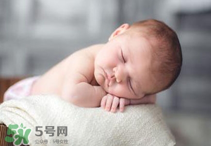 寶寶什么時(shí)候會(huì)笑？逗寶寶笑的小妙招