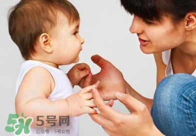 寶寶說(shuō)話早晚和智力有關(guān)系嗎？寶寶說(shuō)話晚怎么辦？