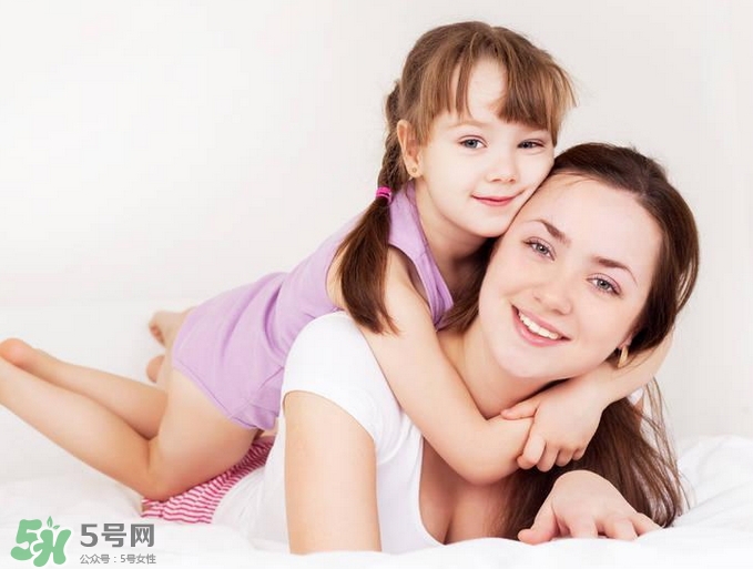 寶寶什么時(shí)候會(huì)笑？逗寶寶笑的小妙招