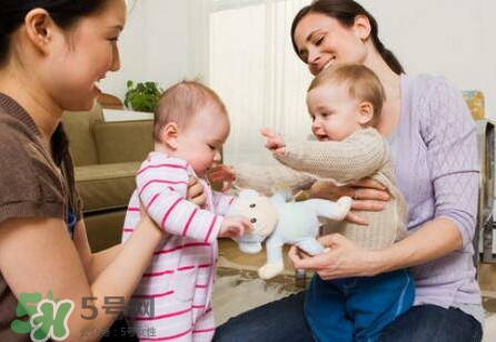 寶寶說(shuō)話早晚和智力有關(guān)系嗎？寶寶說(shuō)話晚怎么辦？