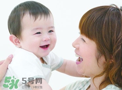 寶寶什么時(shí)候?qū)W會(huì)說(shuō)話？怎么教寶寶說(shuō)話？