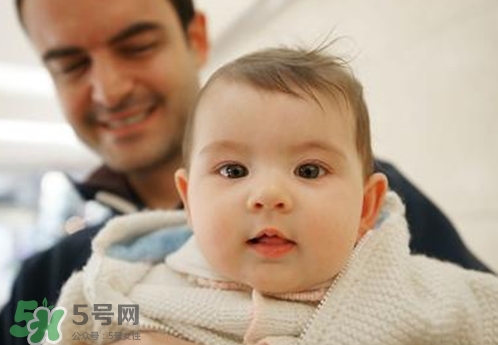 寶寶什么時(shí)候?qū)W會(huì)說(shuō)話？怎么教寶寶說(shuō)話？