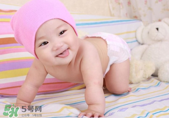 寶寶發(fā)燒出汗可以蓋被子嗎？寶寶發(fā)燒出汗了會(huì)退燒嗎？