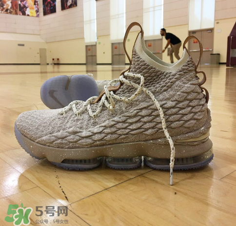 nike lebron 15 ghost實(shí)物細(xì)節(jié)怎么樣？