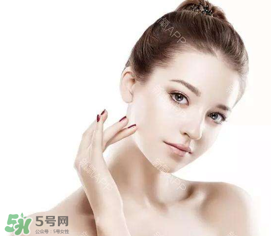 定妝噴霧好還是散粉？定妝噴霧在散粉后用嗎？