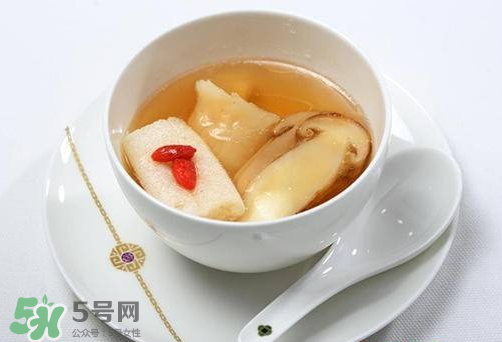 魚膠和什么一起燉最好？