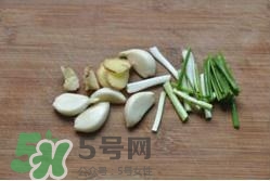 香辣蟹怎么做最好吃？香辣蟹怎么處理螃蟹？