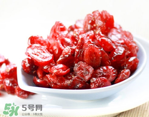 蔓越莓什么人不能吃？蔓越莓干和藍(lán)梅干孕婦吃哪個(gè)好