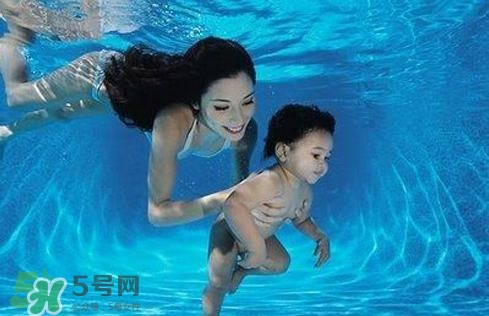 水中分娩時寶寶會嗆水嗎？水中分娩寶寶不會淹嗎？