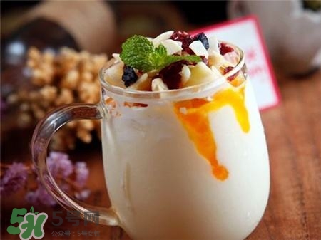 生孩子時吃什么易助產(chǎn)？生孩子時吃巧克力